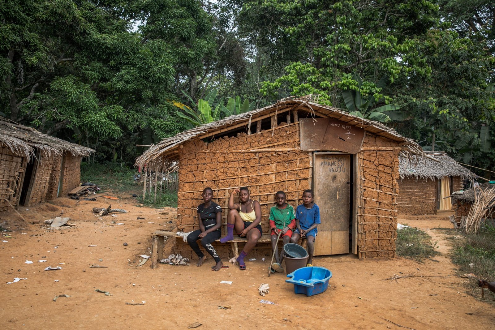 1 / 1 – In Cameroon, the Baka people are not seen as equal to the Bantu villagers, and often discriminated against by their neighbours, PHOTO, Nathalie Bertrams.