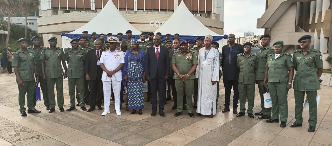 Group photo of Nigerian army officers and CAMTEL officials during visit