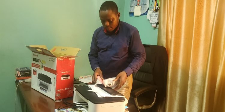 Promise kept: Douala-based business mogul donates ultra-modern printer to NewsWatch